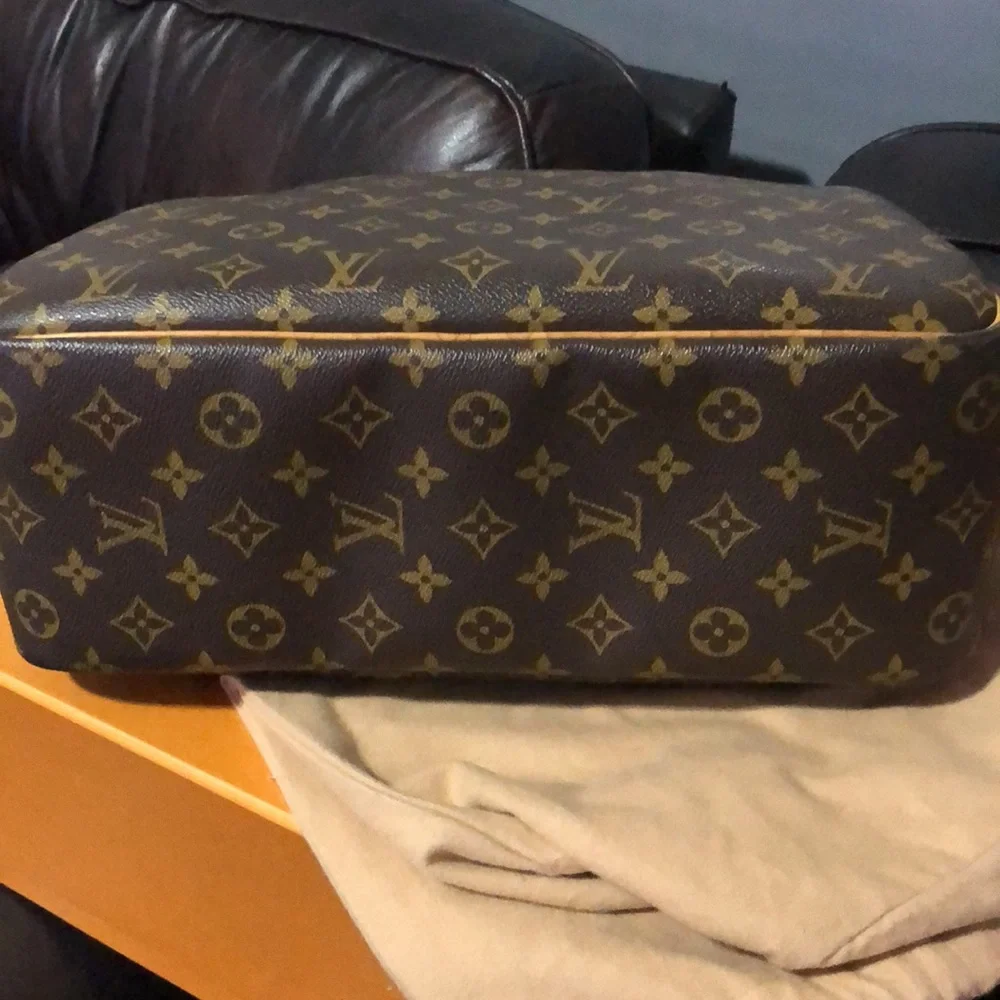 Louis Vuitton Deuville - Picture 8 of 17